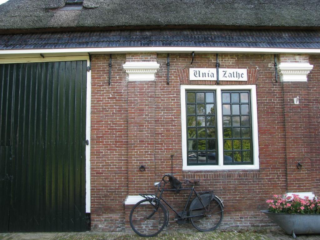 Unia Zathe Bed & Breakfast Ee Exterior photo